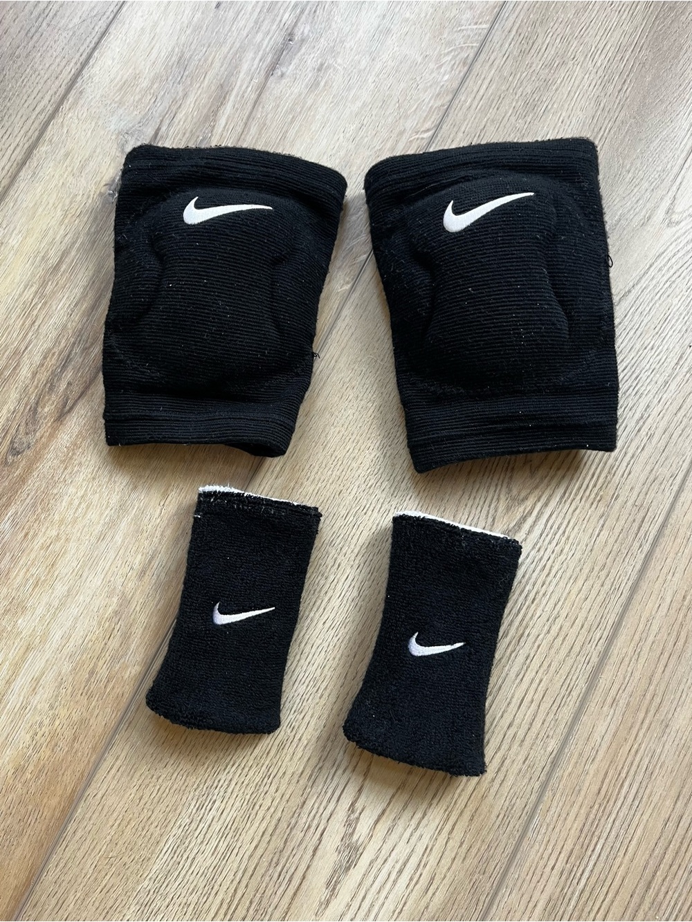 Nike Dri-Fit Volleyball Knee Pads and Nike wristbands, unisex